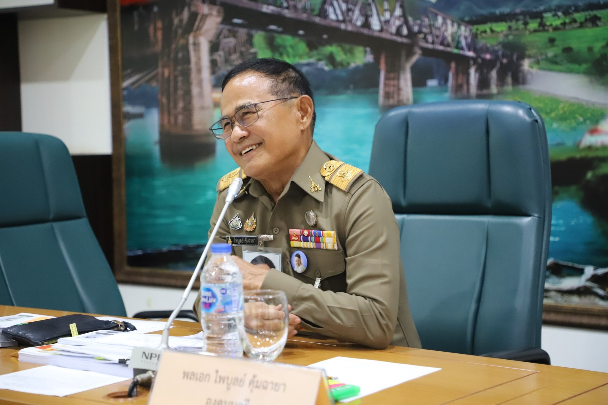 องคมนตรี ประชุมติดตามความคืบหน้าการดำเนินงานโครงการพัฒนาชุมชนในเขตรักษาพันธุ์สัตว์ป่า และอุทยานแห่งชาติ #จังหวัดกาญจนบุรี ภายใต้มูลนิธิภูบดินทร์ ในพระบรมราชูปถัมภ์