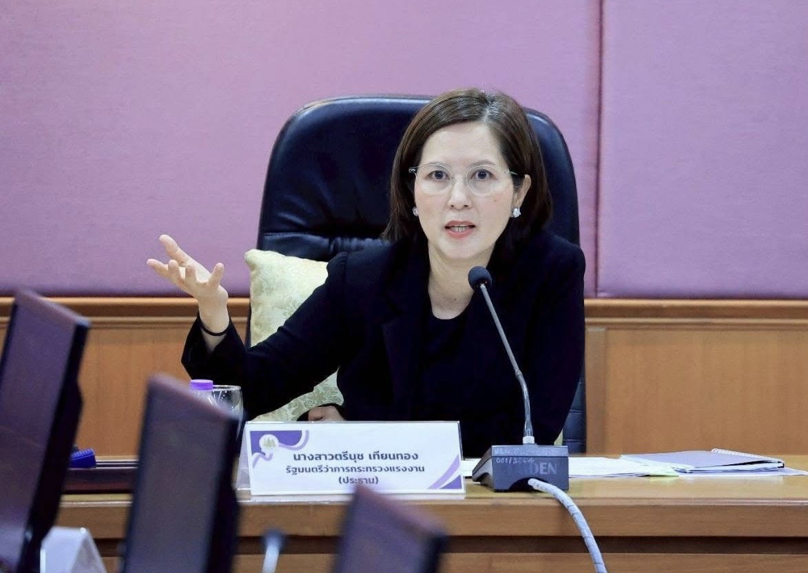 &ldquo;ตรีนุช&rdquo; เรียกถกด่วนทูตแรงงาน เตรียมพร้อมหากต้องร่วมปฏิบัติภารกิจอพยพแรงงานกลับไทย พร้อมสั่งกรมพัฒนาฝีมือแรงงานและกรมการจัดหางานทำแผนรองรับแรงงานไทยกลับประเทศ มอบนโยบายจัดหางานทุกจังหวัดชะลอส่งแรงงานไทยไปยัง 12 ประเทศตะวันออกกลางไม่มีกำหนด