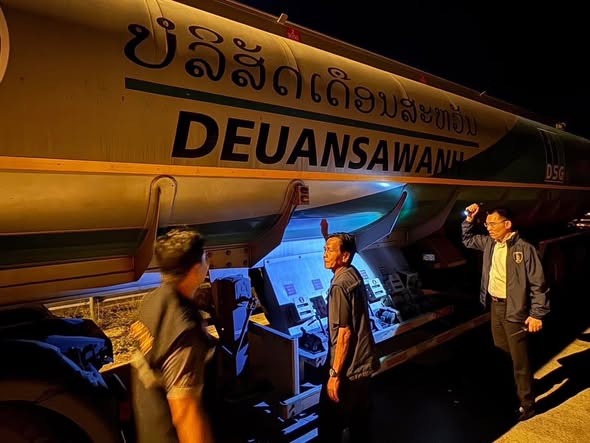 &ldquo;ศุลกากรช่องจอม&rdquo; คุมเข้มการขนส่งน้ำมันและสินค้าเกษตรในเขตอีสานใต้ .. ยืนยันน้ำมันในไทยยังมีพอและไม่ขาดแคลน !!