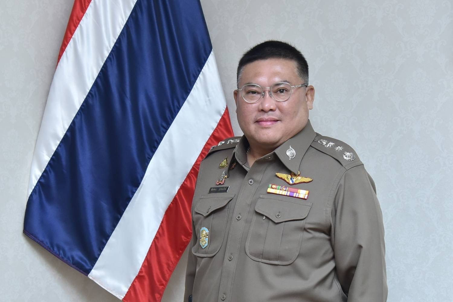 สำนักงานตำรวจแห่งชาติชี้แจงหลังพบการแชร์ข้อมูลในสื่อออนไลน์ที่คลาดเคลื่อน ทำให้เกิดความเข้าใจผิดเกี่ยวกับประเภท ชนิด และสีของเครื่องแบบราชการตำรวจ