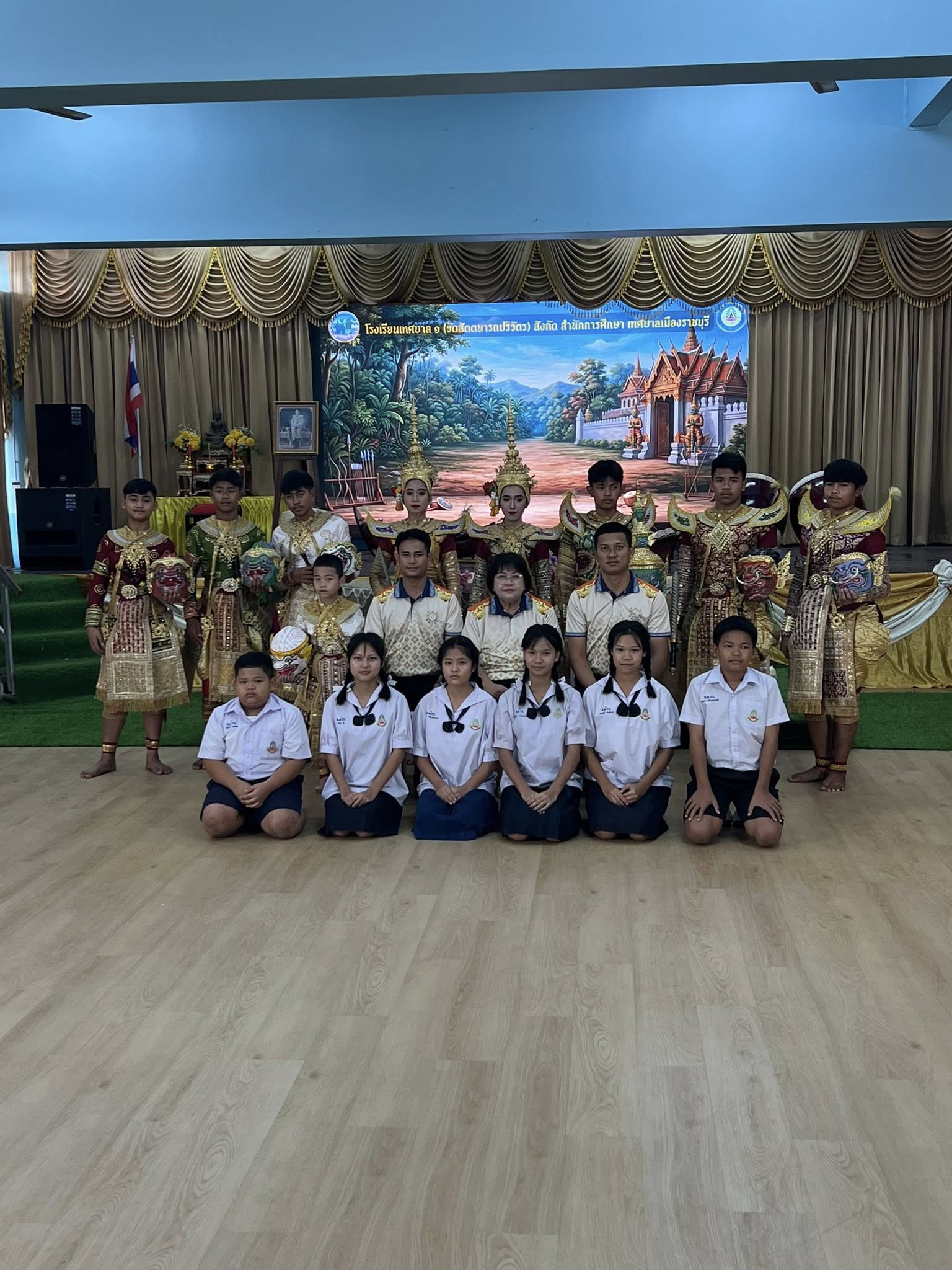 ทีมงาน NBT กาญจนบุรี เดินทางผลิตเทปรายการเมืองไทยดี๊ดี และสปอตโทรทัศน์โขน มรดกทางวัฒนธรรมไทย ณ โรงเรียนเทศบาล 1