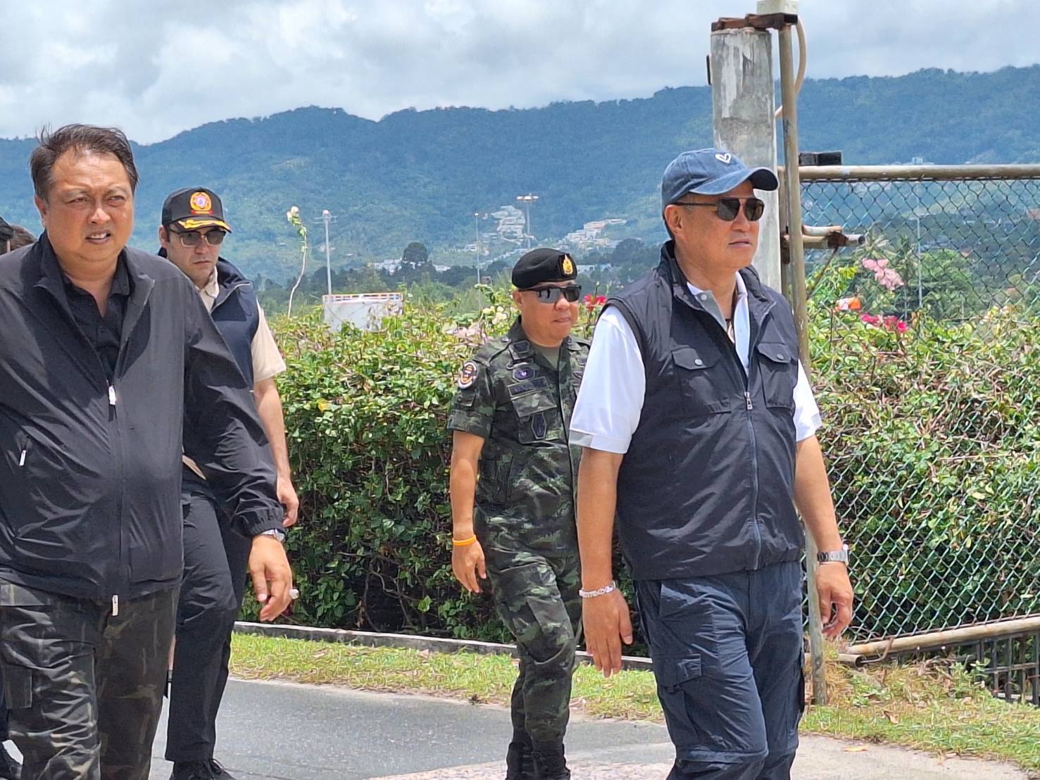 นายอนุทิน ชาญวีรกูล นายกรัฐมนตรี และ รมว.มหาดไทย เดินทางถึงเกาะสมุย จ.สุราษฎร์ธานีแล้ว ก่อนเดินทางไปยังเกาะพะงัน เพื่อติดตามปัญหาการประกอบธุรกิจของคนต่างชาติผ่านนอมินีอย่างใกล้ชิด