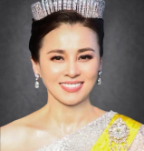 พระฉายาลักษณ์พระราชทาน เนื่องในโอกาสพระราชพิธีมหามงคลเฉลิมพระชนมพรรษา ๔ รอบ สมเด็จพระนางเจ้า ฯ พระบรมราชินี ๓ มิถุนายน ๒๕๖๙