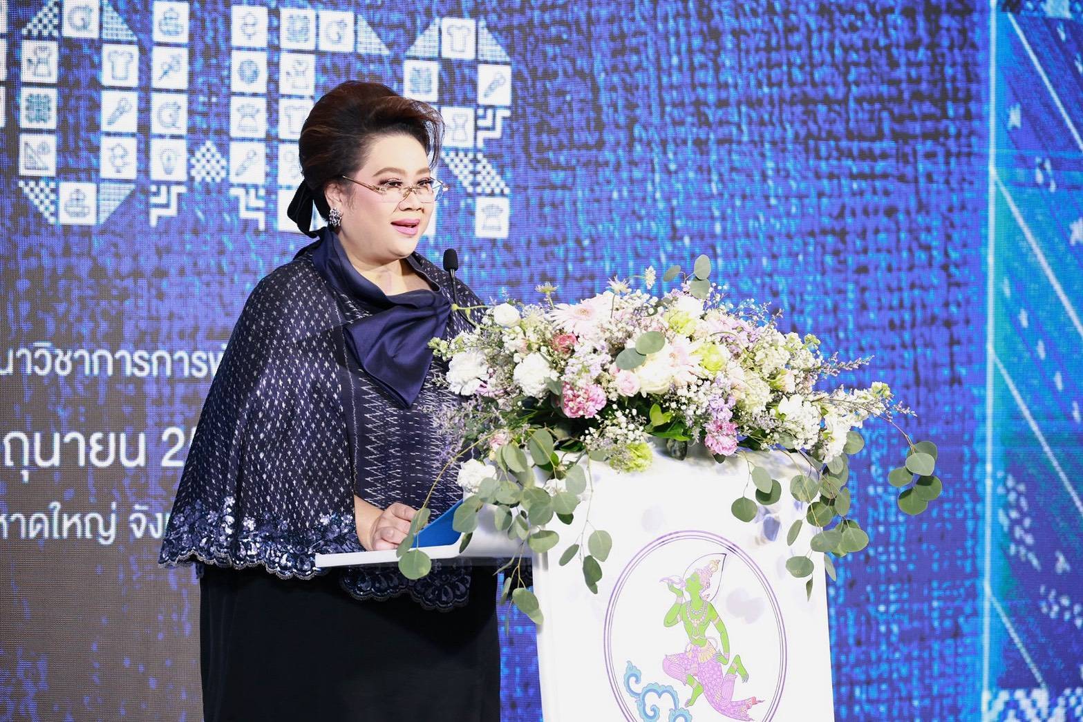 รมต. &ldquo;ศุภมาส&rdquo; ชูความสำเร็จโครงการ Soft Power แฟชั่นผ้าไทยภาคใต้ ต่อยอดภูมิปัญญาท้องถิ่นสู่แฟชั่นสากล อธิบดีกรมประชาสัมพันธ์เผย เตรียมขยายผลครบ 4 ภูมิภาค สร้างรายได้ชุมชนอย่างยั่งยืน