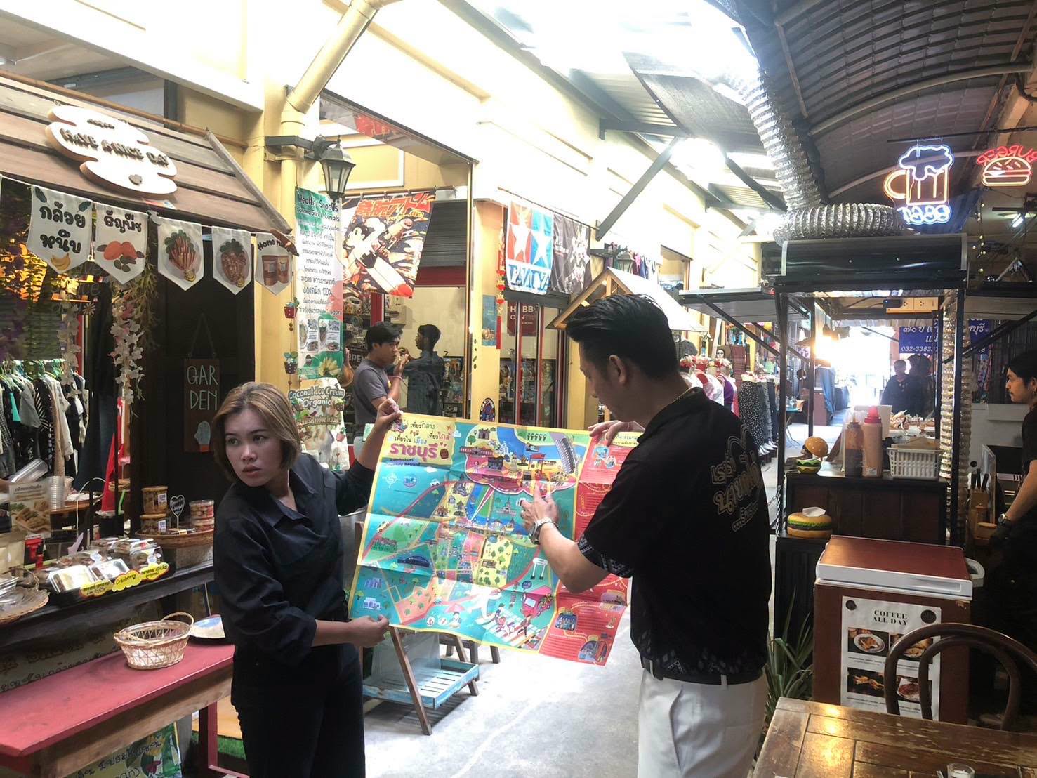 NBT กาญจนบุรี ถ่ายทำรายการหน้าต่างตะวันตก พามาย้อนวันวาน ท่องเที่ยวตลาดเก่า โอลด์ ทาวน์ ราชบุรี