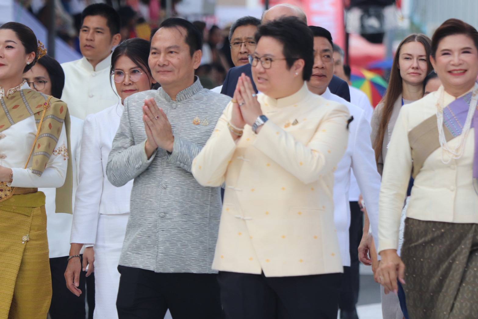 "แนน​ บุณย์ธิดา" รมช.ดีอี เปิดงานแห่เทียนพรรษาอุบลราชธานี ปี 2569 ยิ่งใหญ่ตระการตา นักท่องเที่ยวนับหมื่นร่วมสืบสานตำนานศรัทธา 125 ปี