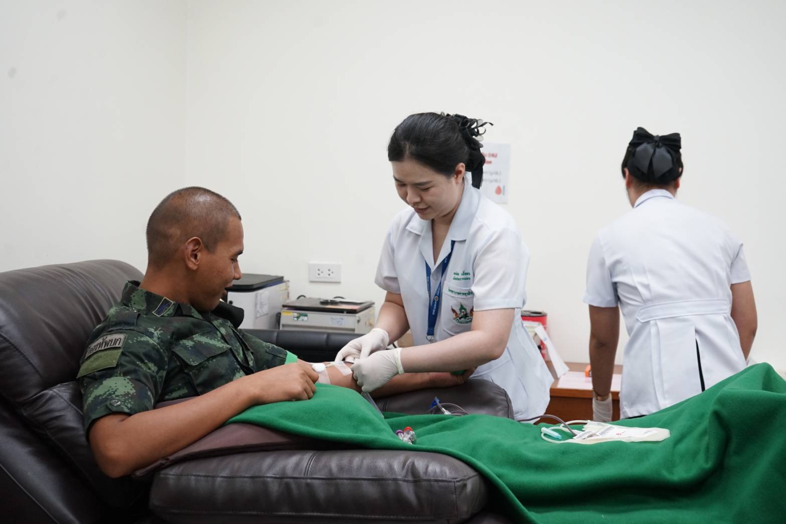 กรมทหารราบที่ 29 กองพลทหารราบที่ 9 นำกำลังพลจิตอาสาพระราชทาน บริจาคโลหิต 7,700 ซีซี ให้กับโรงพยาบาลค่ายสุรสีห์ เพื่อนำไปช่วยเหลือประชาชน