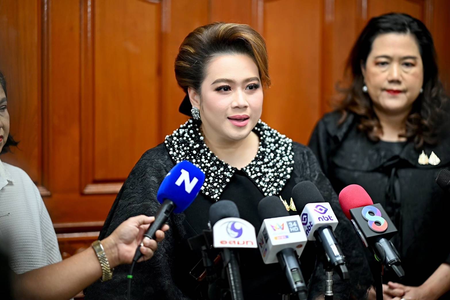 "ศุภมาส" สั่ง "กรมประชาสัมพันธ์-อสมท" กู้ความเชื่อมั่นคดี 5 ศพ แจ้งข้อเท็จจริงถึงสายตาต่างชาติ "ชัวร์ก่อนแชร์" สกัดข่าวปลอมซ้ำเติมครอบครัวเหยื่อ