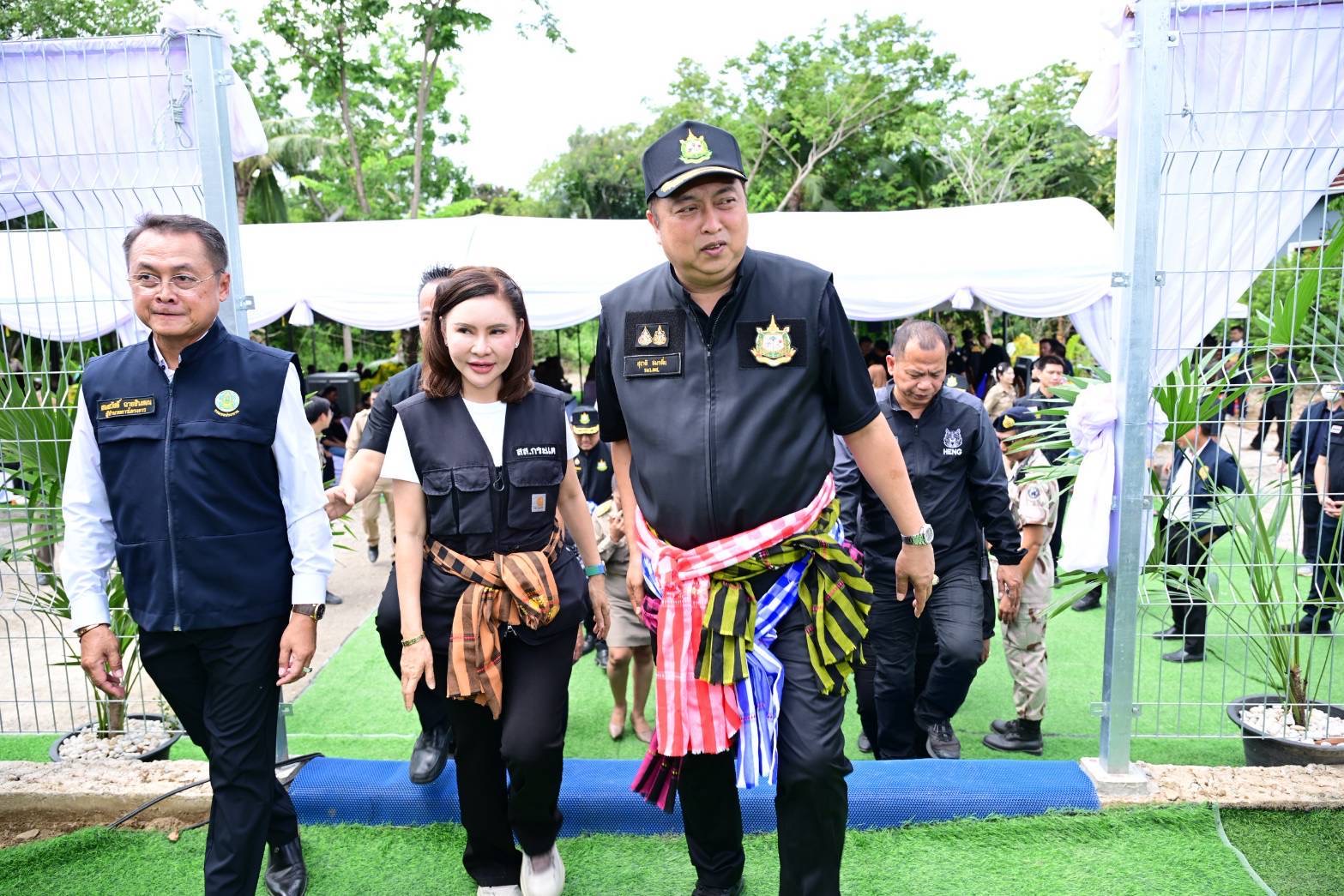 &rdquo;รมว.สุชาติ&ldquo; ลงเพชรบุรี เปิดประตูระบายน้ำคลองอรรถสิทธิ์ เติมความมั่นคงน้ำ -แก้น้ำท่วม-ภัยแล้ง พร้อมเร่งแก้ &ldquo;กระซ้า&rdquo; ช่วยเหลือประชาชนในพื้นที่