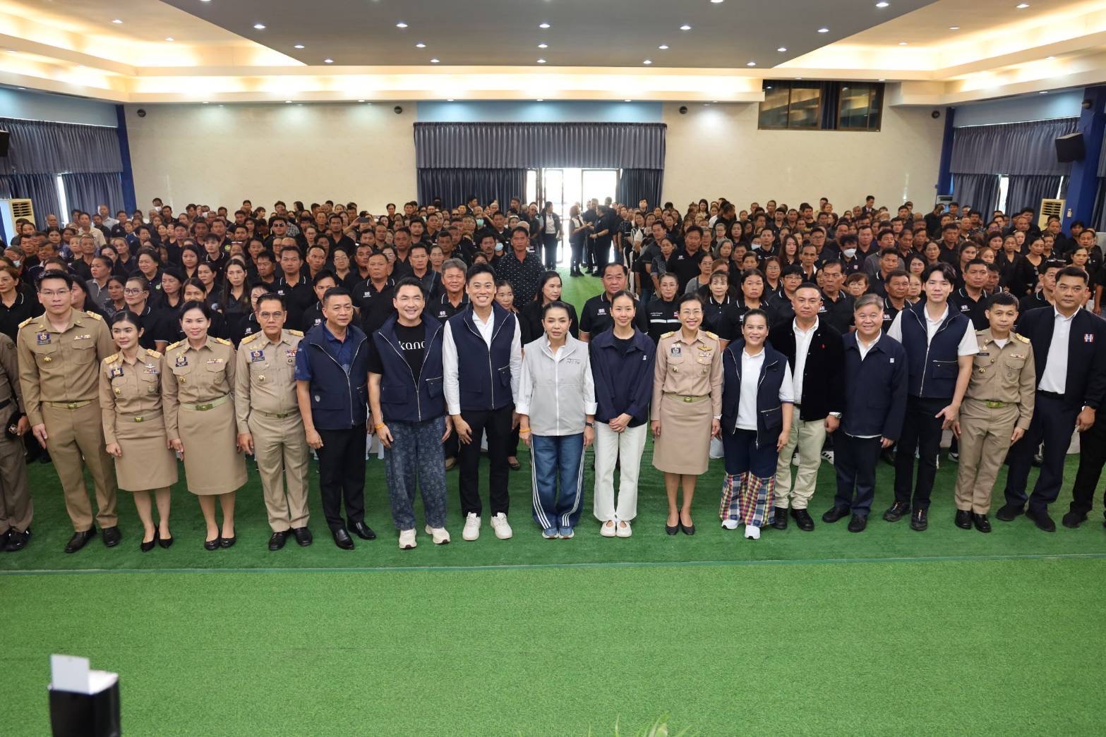 &ldquo;รมต.สุขสมรวย&rdquo; ลงพื้นที่ อำเภอท่าม่วง จังหวัดกาญจนบุรี มอบนโยบายขับเคลื่อนกองทุนหมู่บ้านฯ พร้อมแจ้ง 3 ข่าวใหญ่ มุ่งฟื้นฟูเศรษฐกิจฐานราก และลดภาระค่าครองชีพประชาชน