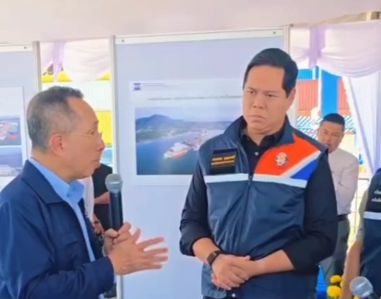นายสรรเพชญ บุญญามณี รัฐมนตรีช่วยว่าการกระทรวงคมนาคม ตรวจติดตามการดำเนินงานของท่าเรือน้ำลึกสงขลา ณ ท่าเรือน้ำลึกสงขลา