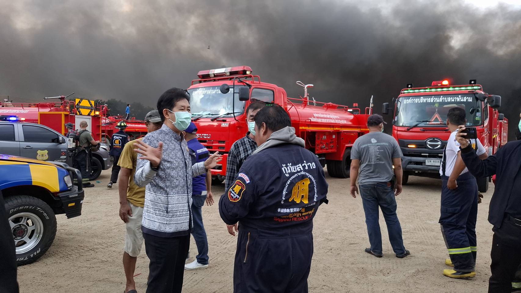 เกิดเพลิงไหม้โกดังเก็บข้าวเปลือก และวัสดุทางการเกษตร ในพื้นที่ ม.1 บ้านสำโรง ตำบลสำมะโรง อำเภอเมืองเพชรบุรี จังหวัดเพชรบุรี