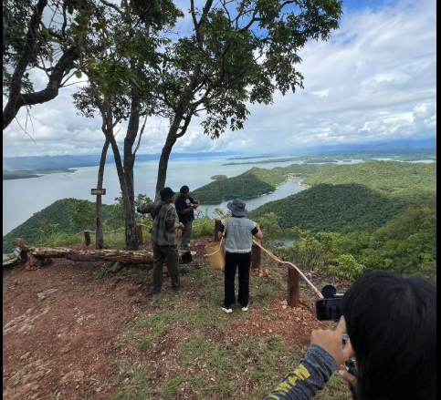 รายการหน้าต่างตะวันตก พาคุณผู้ชมออกเดินทางไปสัมผัสเสน่ห์ดินแดนแห่งประวัติศาสตร์และธรรมชาติ