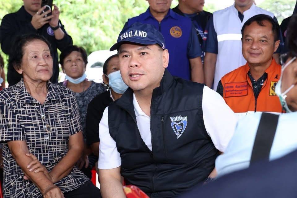 &ldquo;วราวุธ&rdquo; - &rdquo;สส. ณัฐวุฒิ&ldquo; ยกคณะ ติดตามสถานการณ์น้ำท่วมสุพรรณฯ เล็งประสาน &rdquo;กษ.&ldquo; เยียวยาเกษตรกรพื้นที่รับน้ำ สั่ง อุตสาหกรรมจังหวัดประสานผู้ประกอบการเฝ้าระวัง ระบุ เตรียมสถานที่รองรับกลุ่มเปราะบางแล้ว เผย นายกฯอนุทิน กำชับเร่งดูแลความเดือดร้อนประชาชนก่อน