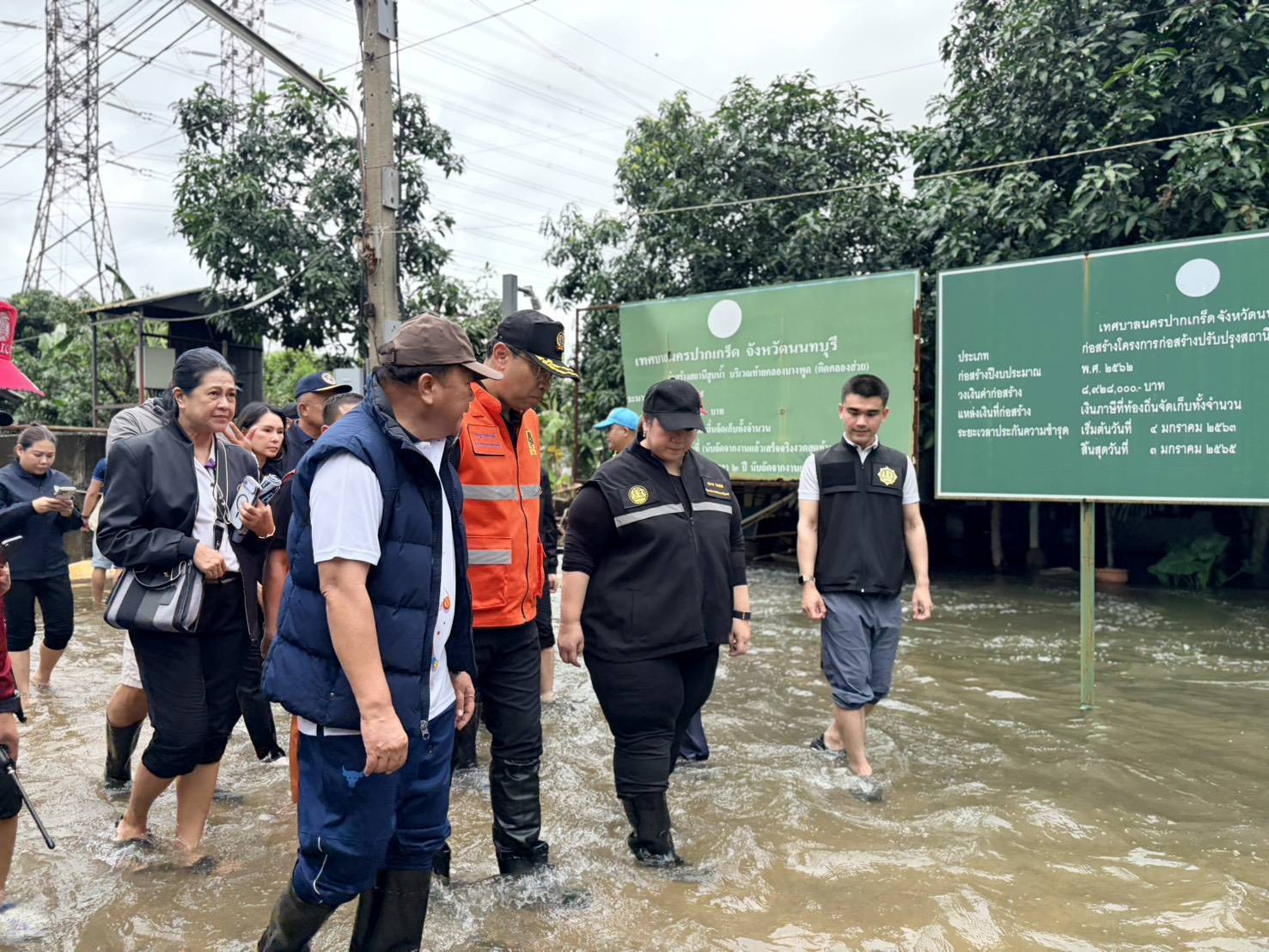  &ldquo;ศุภมาส&rdquo; ลงพื้นที่นนทบุรี ติดตามเครื่องสูบน้ำ&ndash;คลองประปา เร่งช่วยผู้ประสบภัย