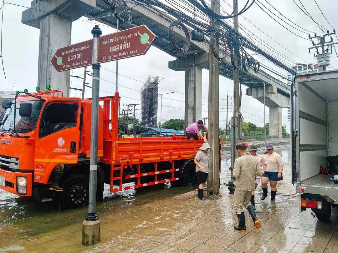 MEA เร่งช่วยพื้นที่น้ำท่วม ผู้ว่าการสั่งระดมรถรับ&ndash;ส่งประชาชน ตามนโนบายมท.พร้อมดูแลความปลอดภัยด้านไฟฟ้า